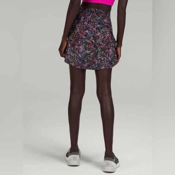 Lululemon Hotty Hot High Rise Skirt Size 4 NEW - Picture 7 of 7